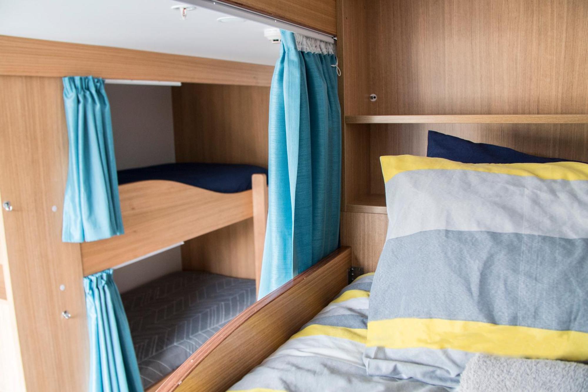 Adventure Q2 Hostel ควีนส์ทาวน์ ภายนอก รูปภาพ