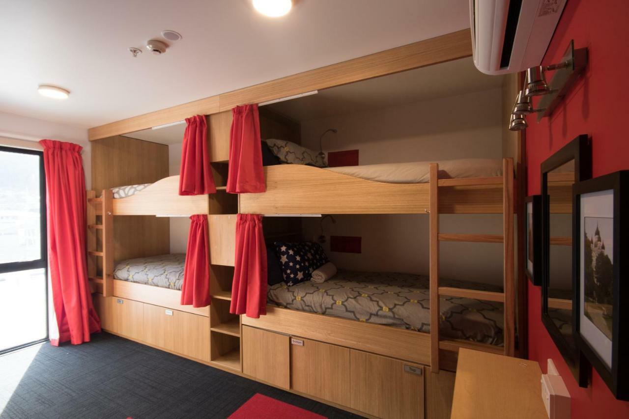 Adventure Q2 Hostel ควีนส์ทาวน์ ภายนอก รูปภาพ